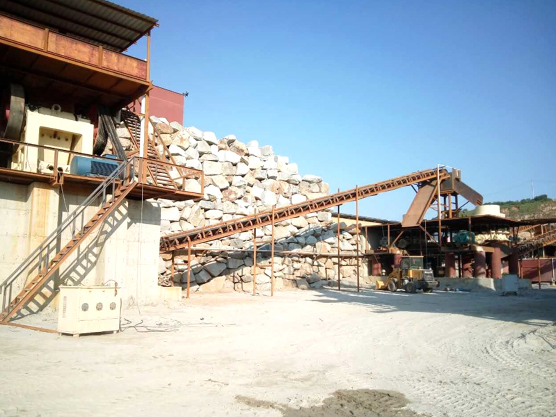 煤矸石破碎制砂現(xiàn)場(chǎng).jpg